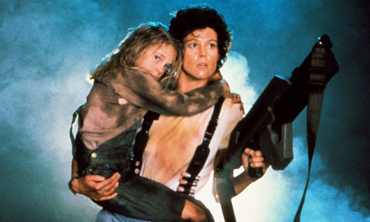 Carrie Henn和Sigourney Weaver在Aliens