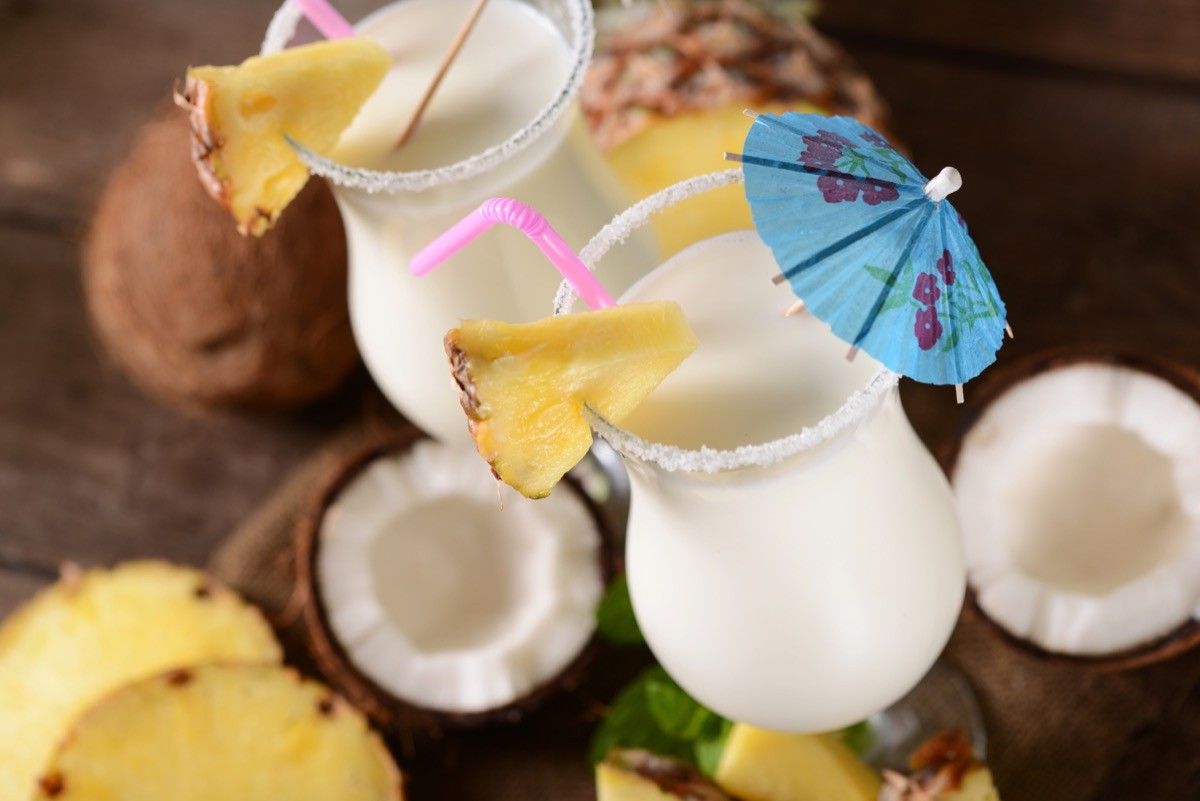 菠萝朗姆酒,菠萝鸡尾酒,小雨伞