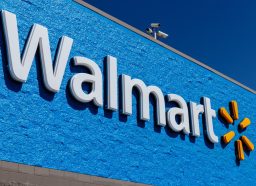印第安纳波利斯-大约2018年5月:沃尔玛零售地点。沃尔玛正在加强其互联网和电子商务业务，以跟上竞争对手的步伐